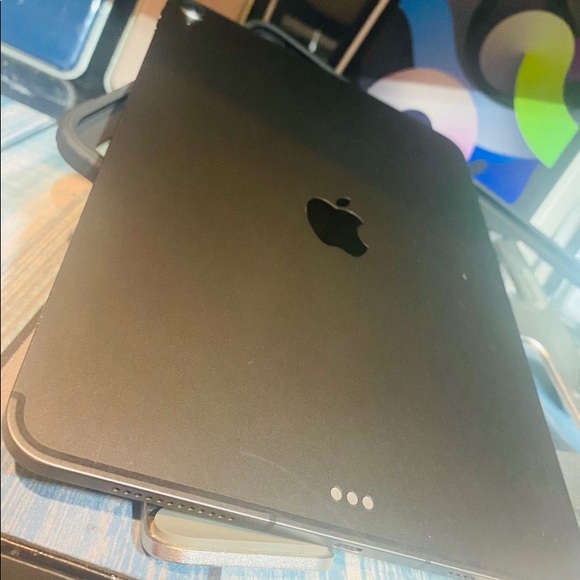 APPLE iPad Air 4th Generation with WI-FI & Cellular - Picture 7 of 9